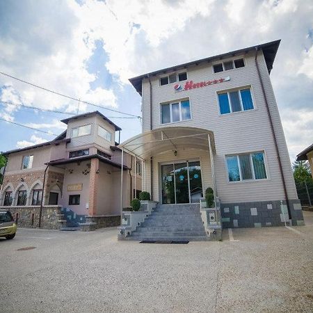 Hotel Gclub Breaza  Extérieur photo