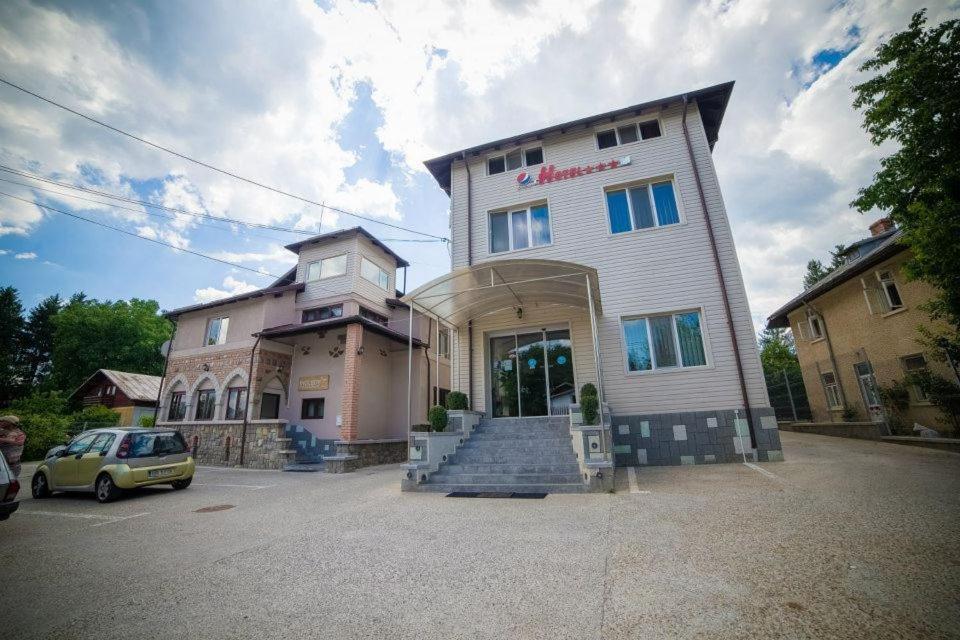 Hotel Gclub Breaza  Extérieur photo