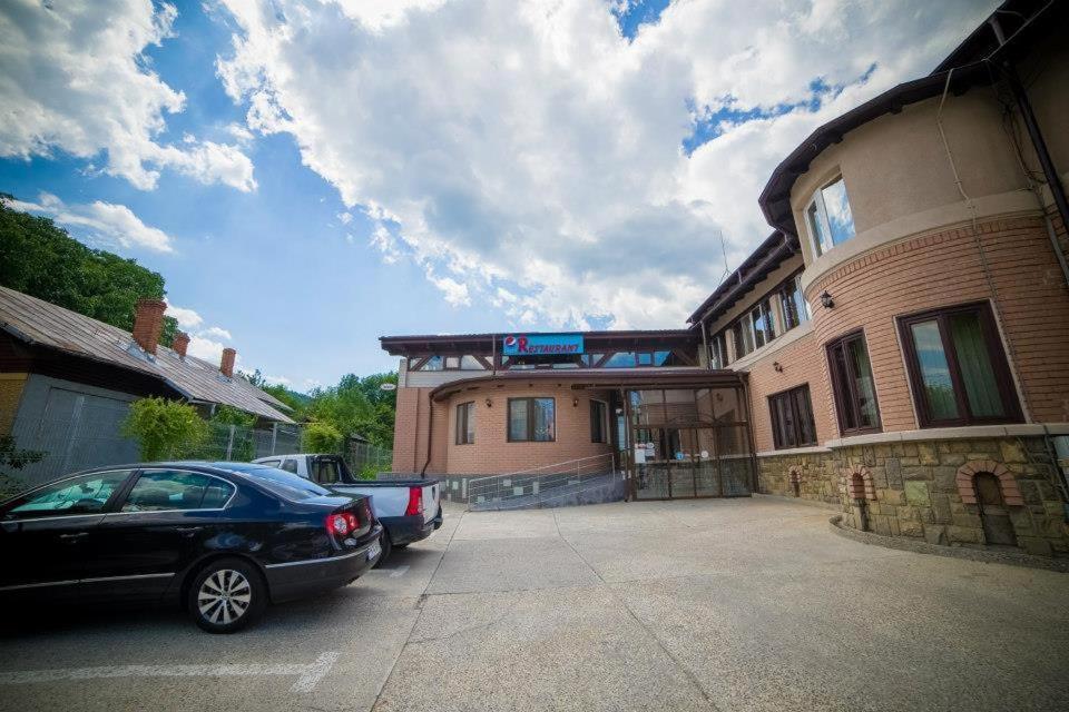 Hotel Gclub Breaza  Extérieur photo