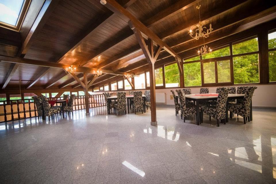 Hotel Gclub Breaza  Extérieur photo
